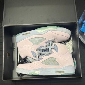 Jordan Air 5 Retro SE in Regal Pink and Ghost Copa , also glows in the dark